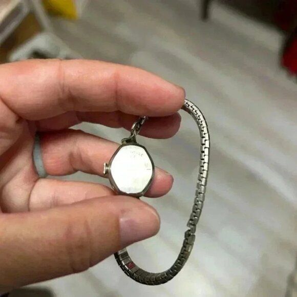 CARAVELLE vintage woman wristwatch, analog adjustable 6 inches - Picture 5 of 5